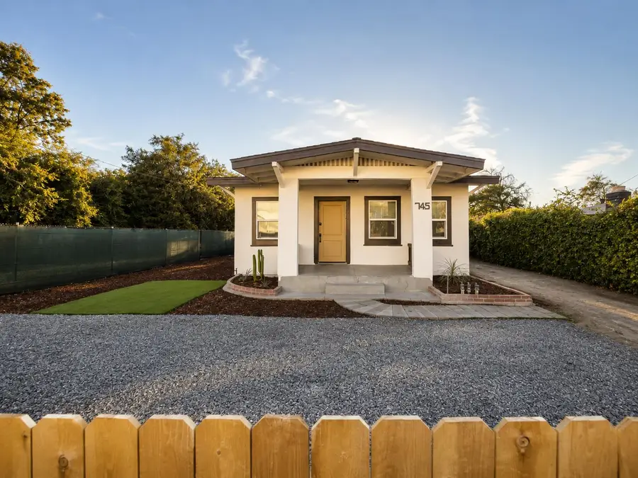 745 N Leslie Street, Visalia, CA 93291 - #2