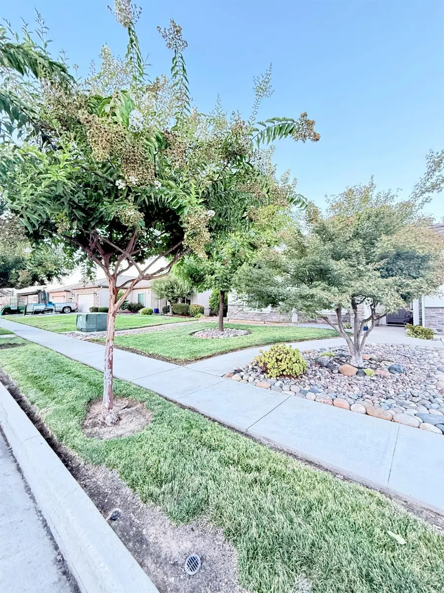 46 N Brehler Avenue, Sanger, CA 93657 - #2