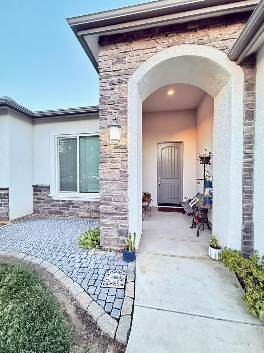 46 N Brehler Avenue, Sanger, CA 93657 - #3