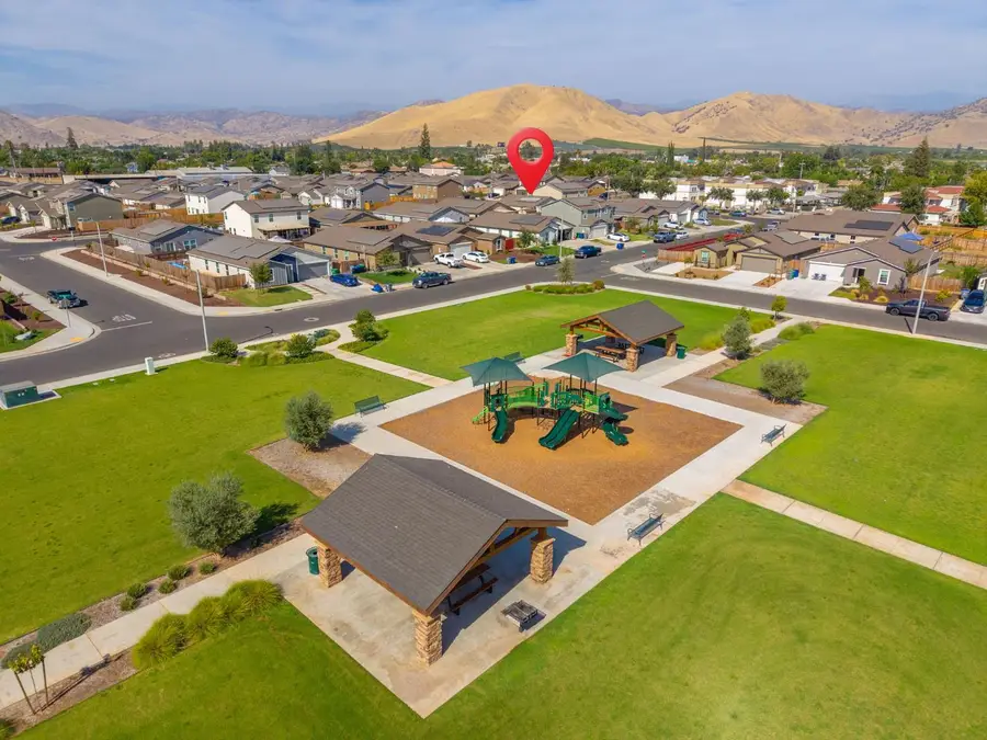 545 W Bravo Avenue, Woodlake, CA 93286 - #2