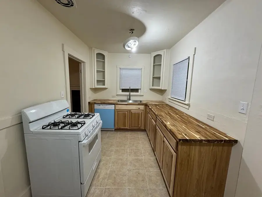 1003 E Cortland Avenue, Fresno, CA 93704 - #3