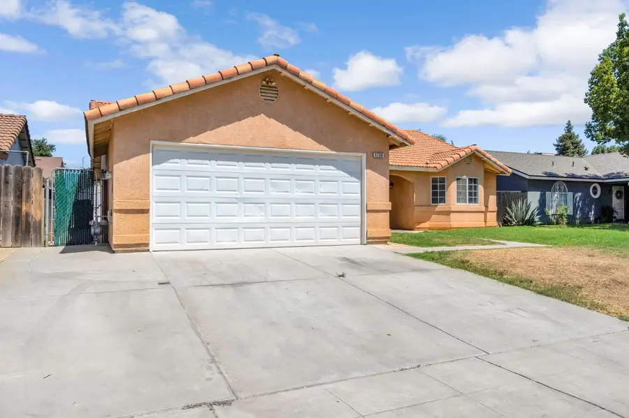 5798 W Acacia Avenue, Fresno, CA 93722 - #2