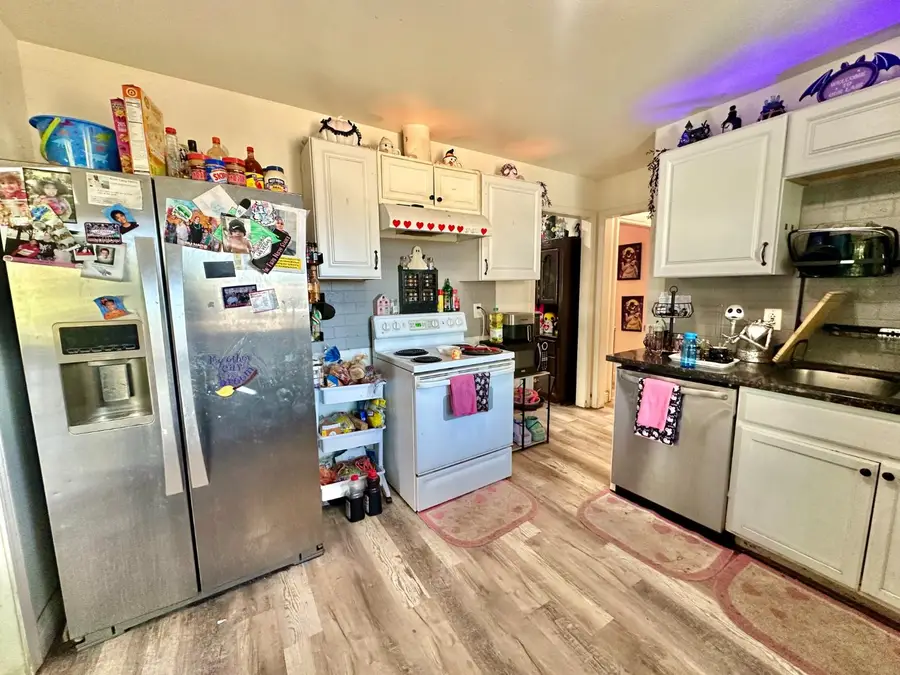1147 W Lansing Way, Fresno, CA 93705 - #2