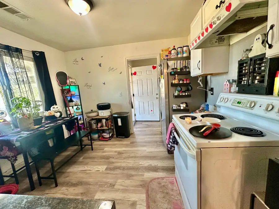 1147 W Lansing Way, Fresno, CA 93705 - #3