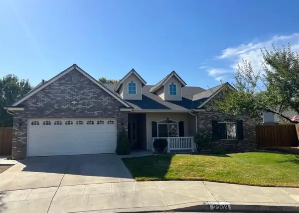 2203 E Goshen Avenue, Fresno, CA 93720