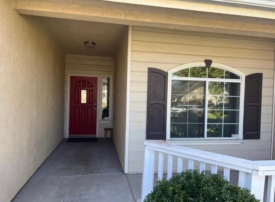 2203 E Goshen Avenue, Fresno, CA 93720 - #2