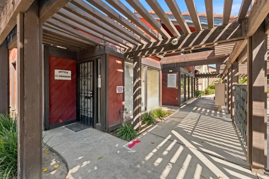 1550 W Ashlan Avenue #203, Fresno, CA 93705 - #2