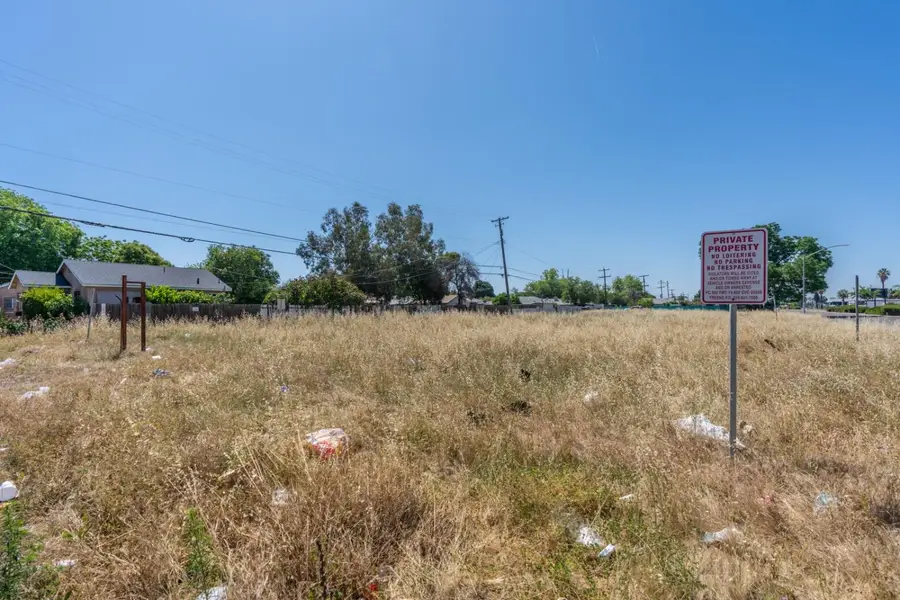 2305 S Elm Avenue, Fresno, CA 93706 - #2
