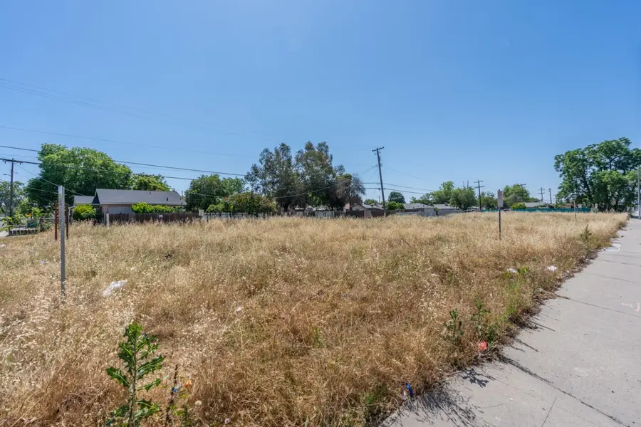 2305 S Elm Avenue, Fresno, CA 93706 - #3