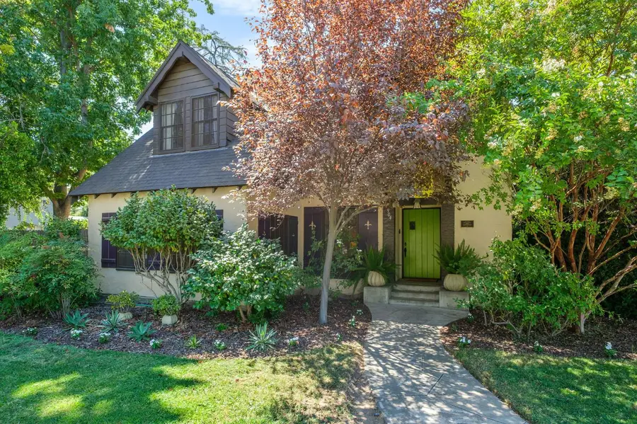 904 E Cambridge Avenue, Fresno, CA 93704 - #2