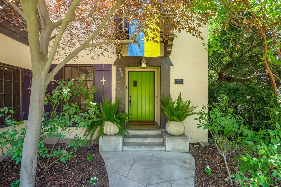 904 E Cambridge Avenue, Fresno, CA 93704 - #3