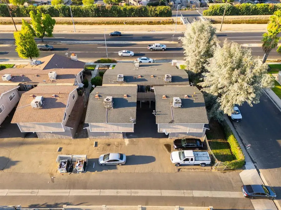 591 W Ashlan Avenue, Clovis, CA 93612 - #3