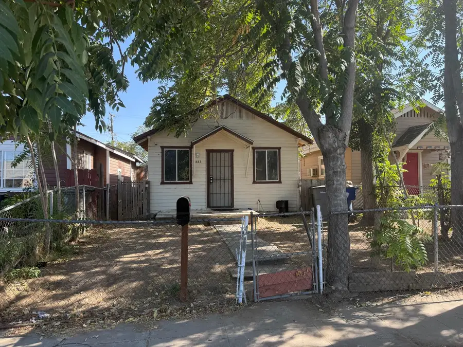 2222 E White Avenue, Fresno, CA 93701 - #2