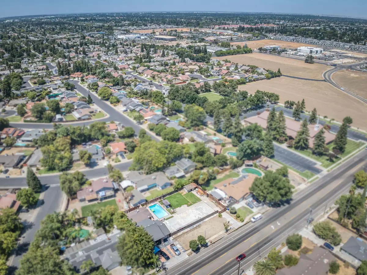 162 N Peach Avenue, Clovis, CA 93612 - #1