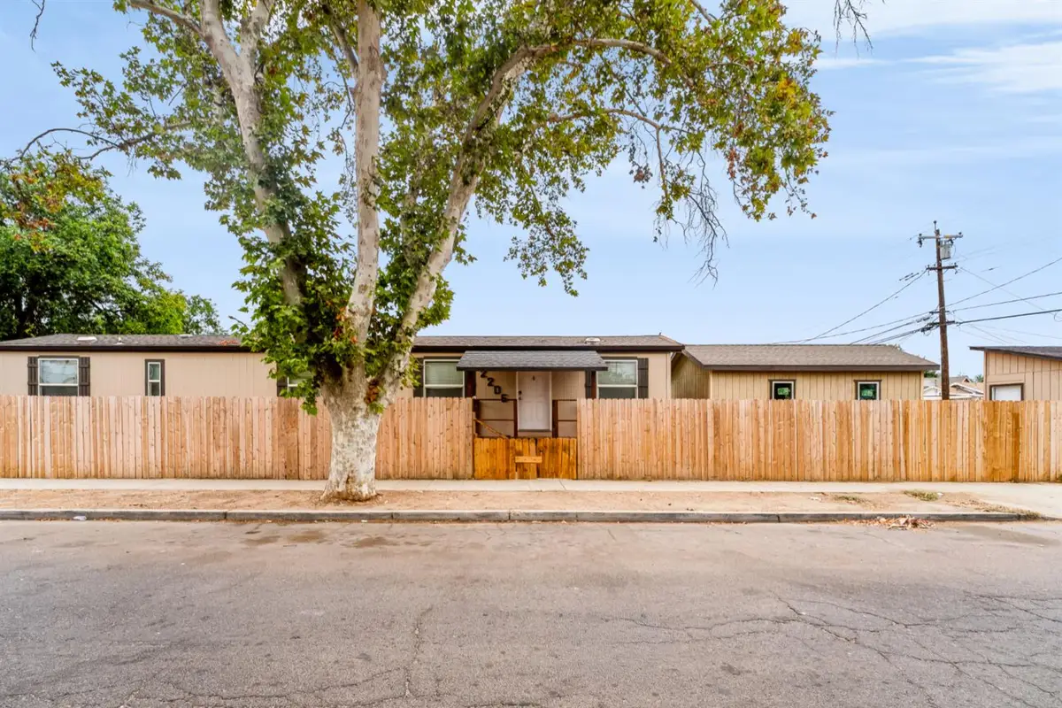 2206 E Tyler Avenue, Fresno, CA 93701 - #1