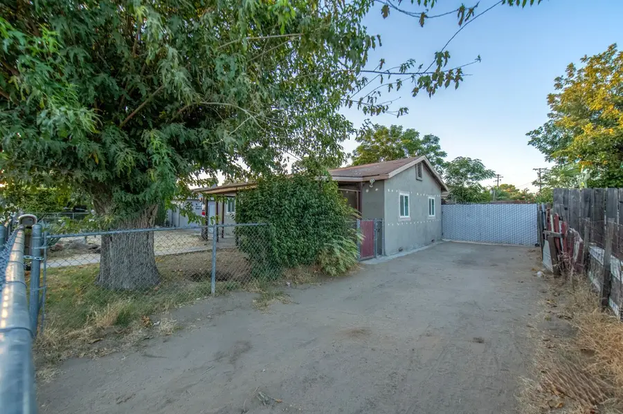 4432 E Lamona Avenue, Fresno, CA 93703 - #2