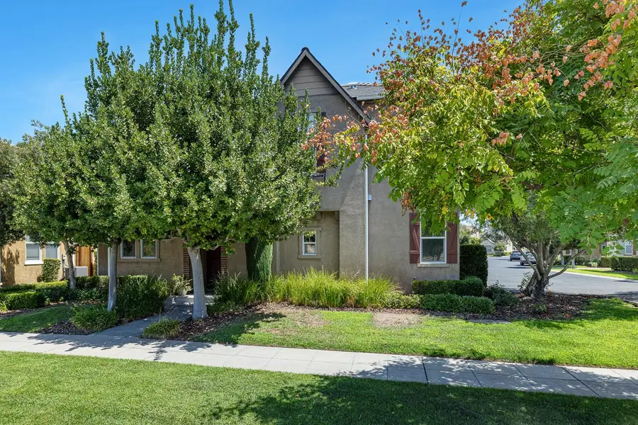 1763 N Leonard Avenue, Clovis, CA 93619 - #2