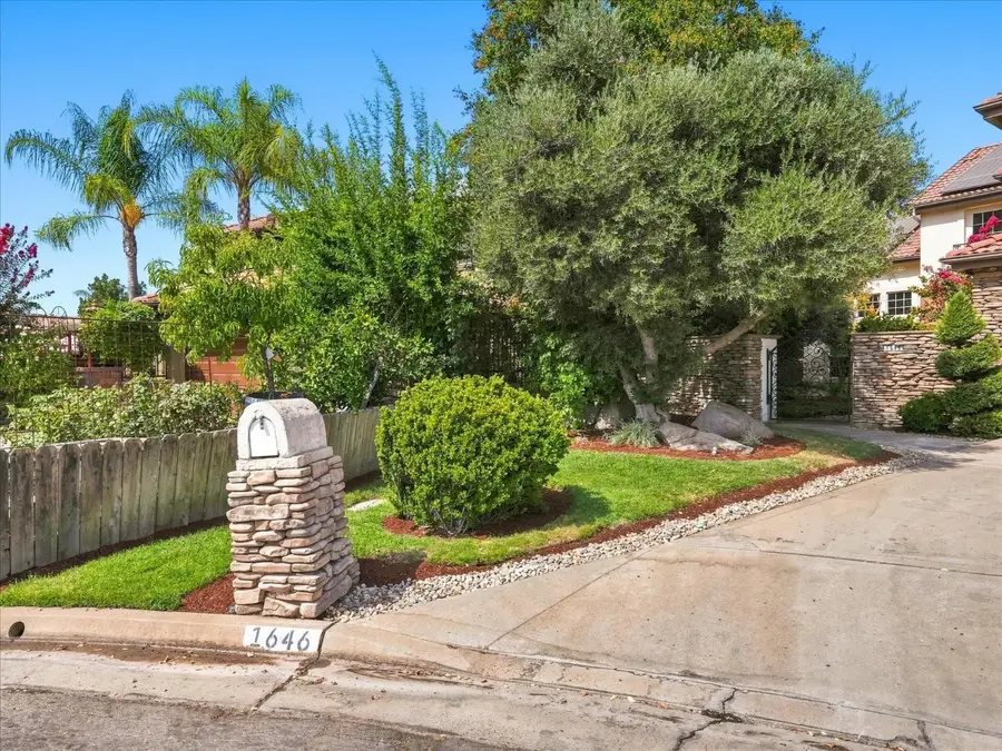 1646 E Desert Island Drive, Fresno, CA 93730 - #3