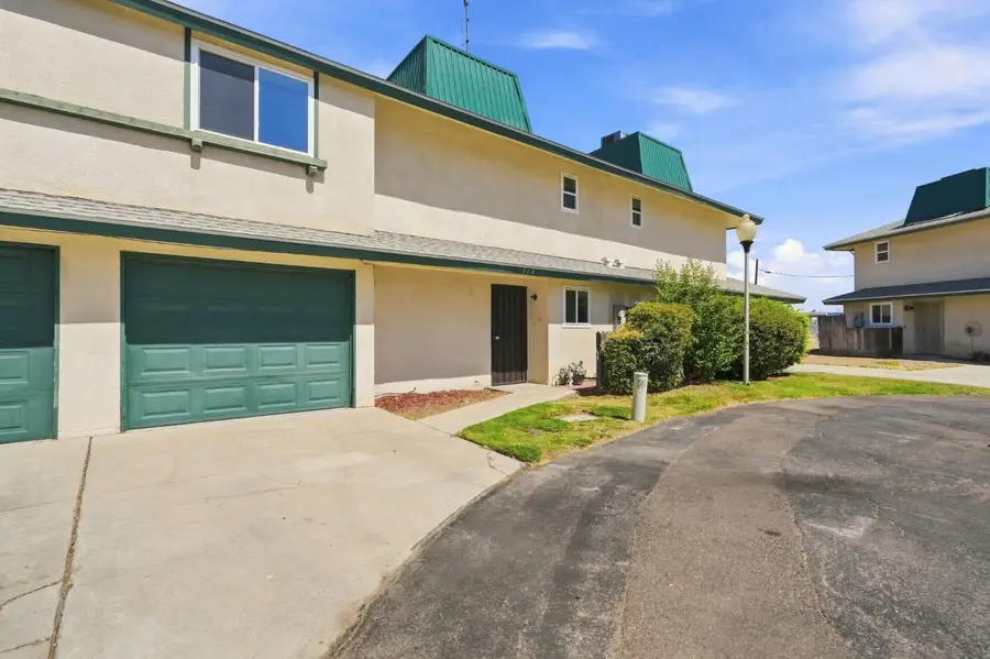 4929 N Winery Circle #114, Fresno, CA 93726 - #2