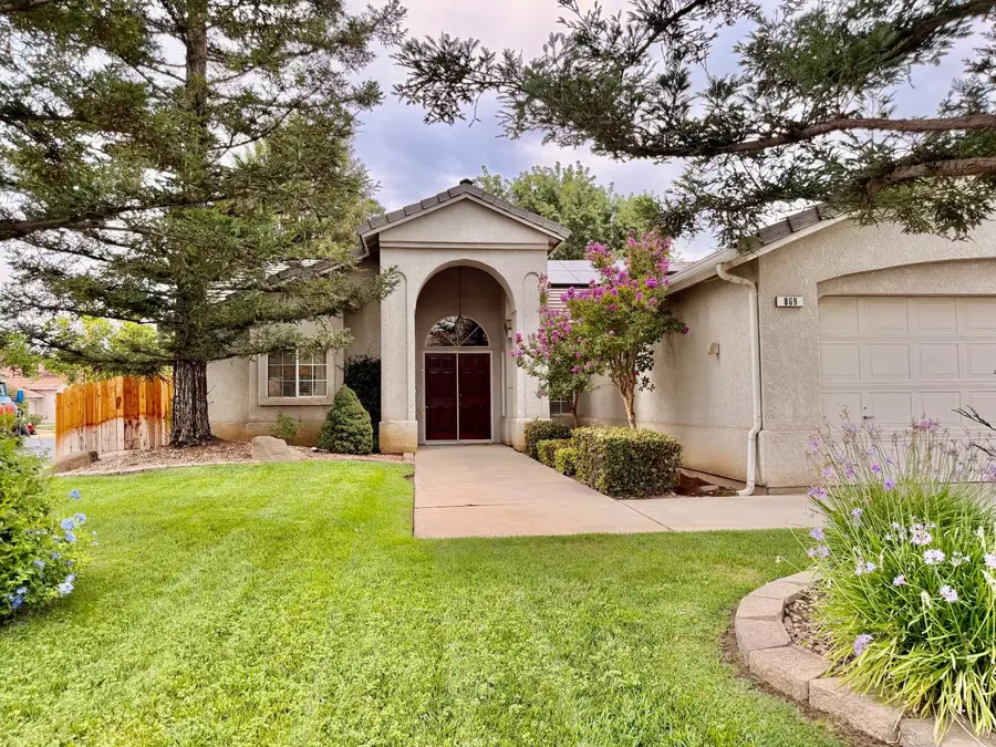 869 Spruce Avenue, Clovis, CA 93611 - #2