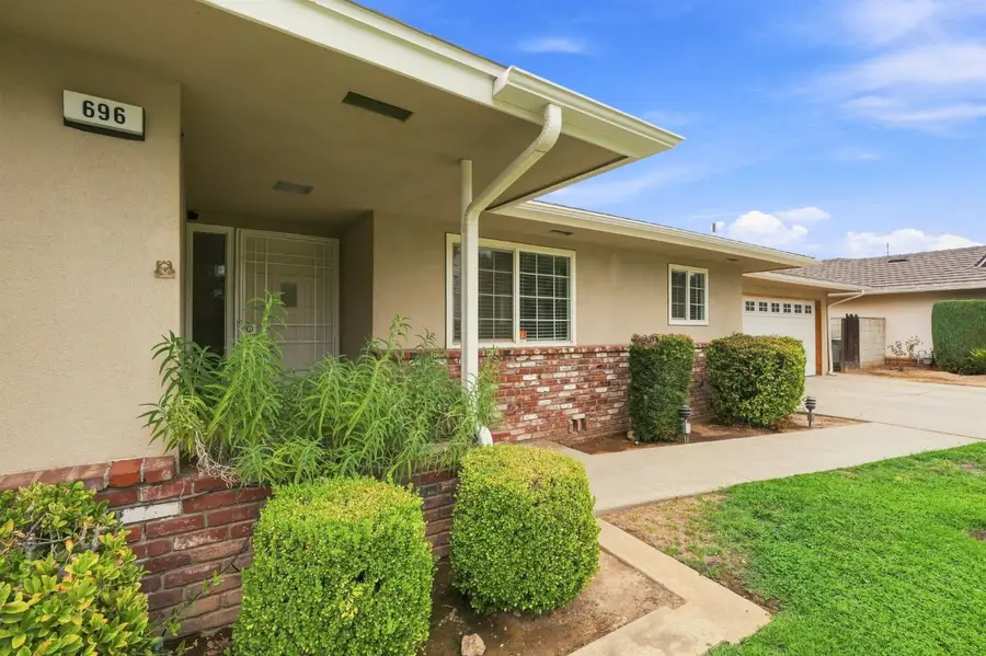 696 W Celeste Avenue, Fresno, CA 93704 - #3
