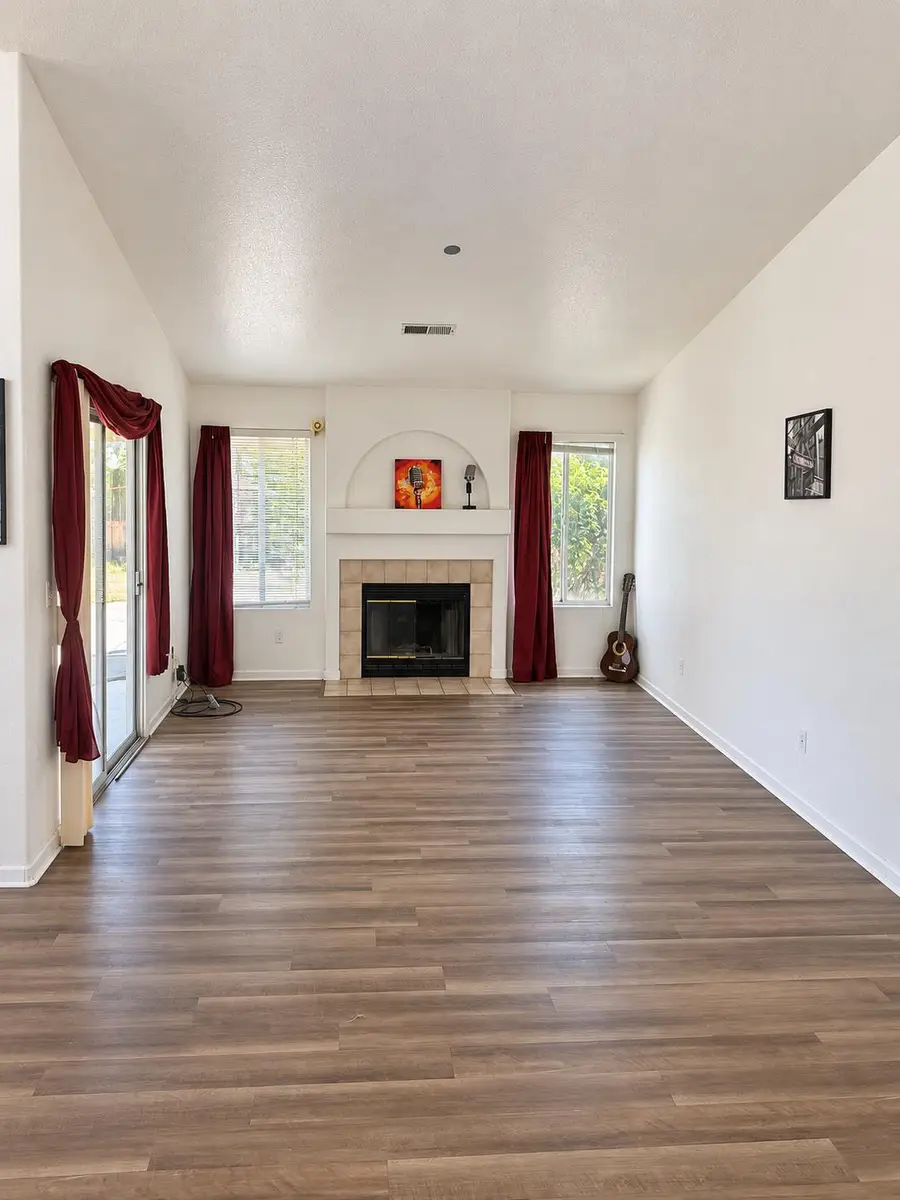 320 Rosalie Court E, Los Banos, CA 93535 - #3