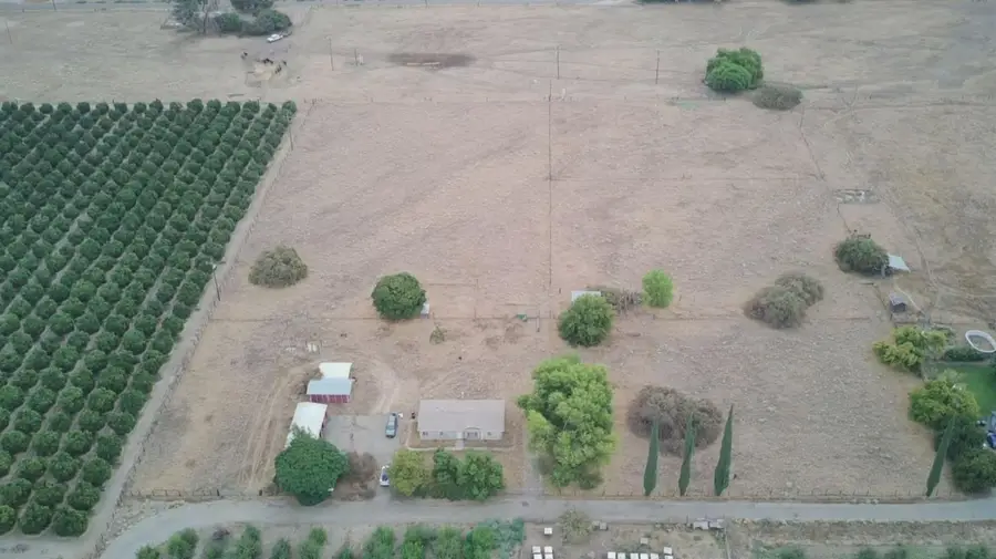 33576 Road 220 #a, Woodlake, CA 93286 - #3