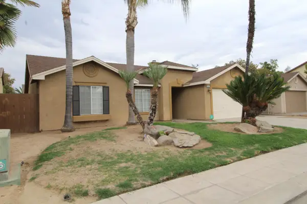 5233 E Harvest Lane E, Fresno, CA 93725