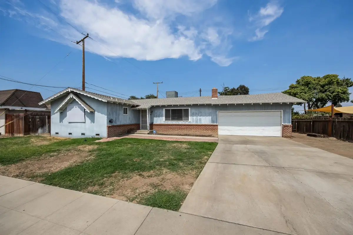 1612 W Caldwell Avenue, Visalia, CA 93277 - #1