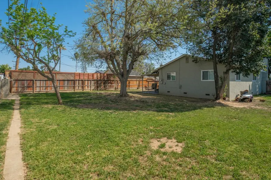 154 W Palo Alto Avenue, Fresno, CA 93704 - #3