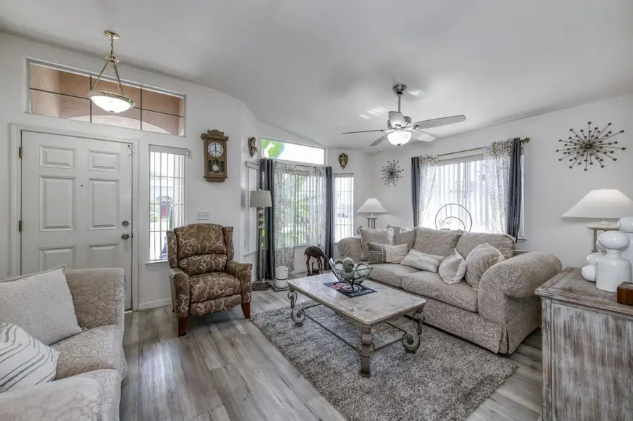 6281 N Babigian, Fresno, CA 93722 - #2