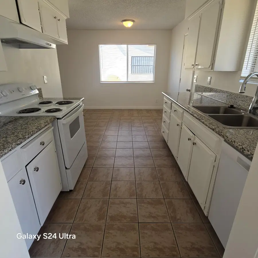 2558 S Backer Avenue, Fresno, CA 93725 - #3