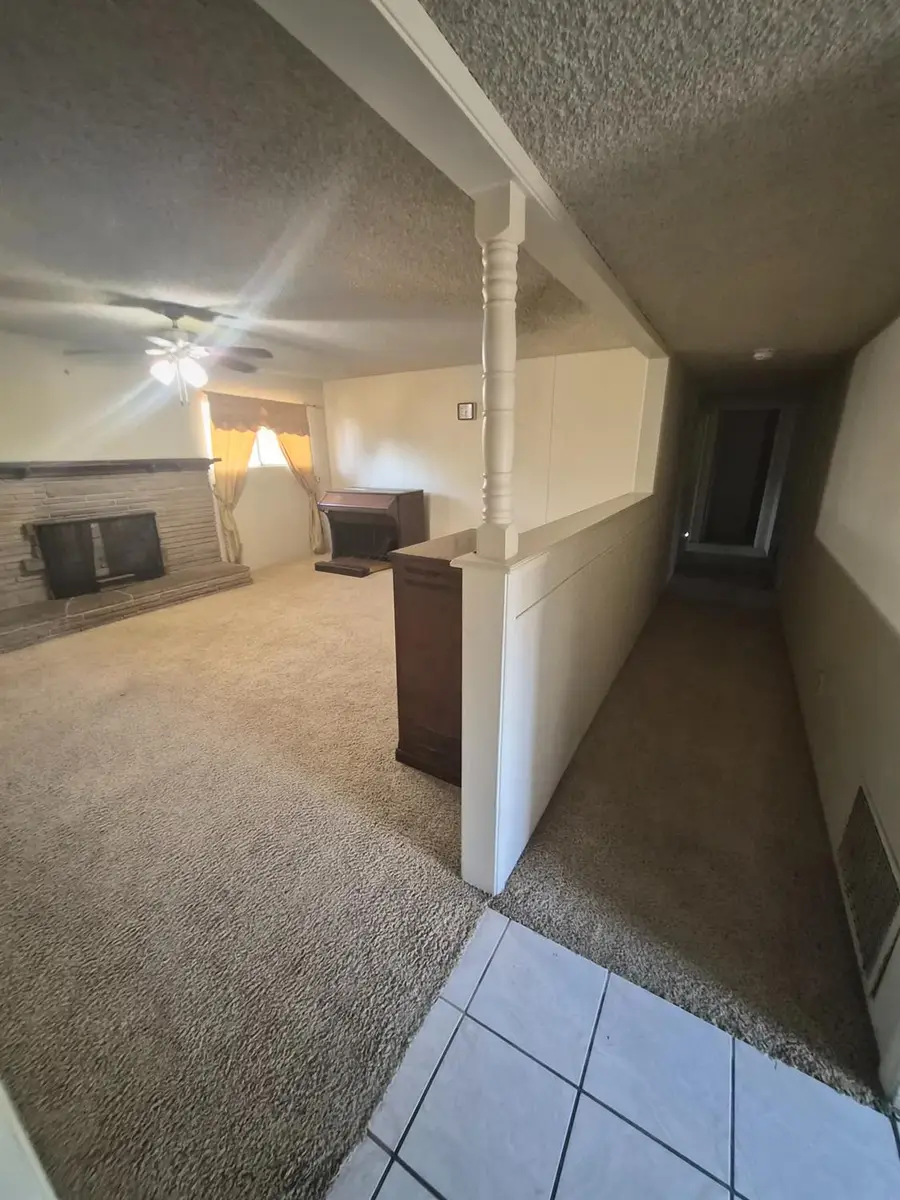 950 E Mountian View Avenue, Porterville, CA 93257 - #3