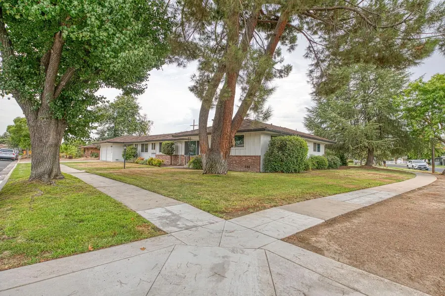 2828 E Fedora Avenue, Fresno, CA 93726 - #2
