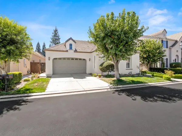 78 W Lester Avenue, Clovis, CA 93619