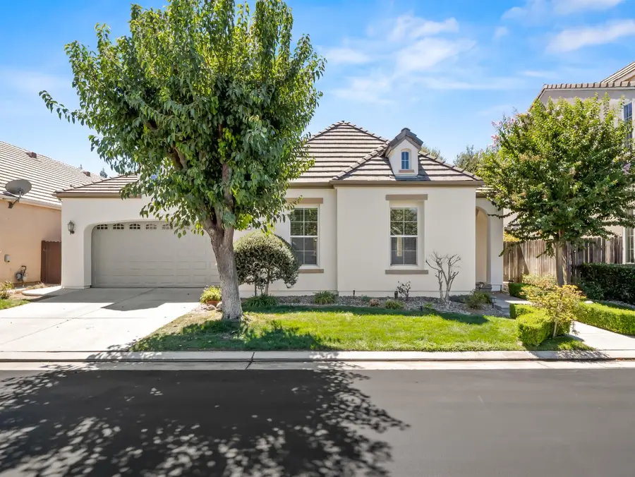 78 W Lester Avenue, Clovis, CA 93619 - #2