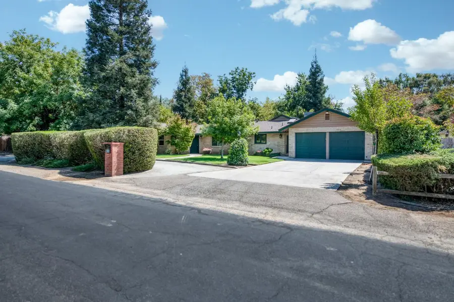 420 E Pontiac Way, Fresno, CA 93704 - #2
