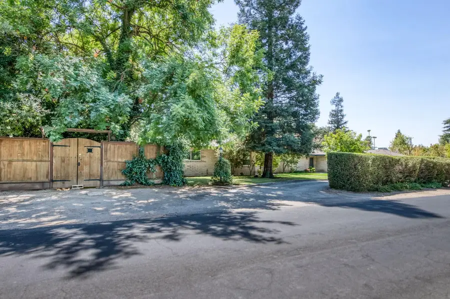 420 E Pontiac Way, Fresno, CA 93704 - #3
