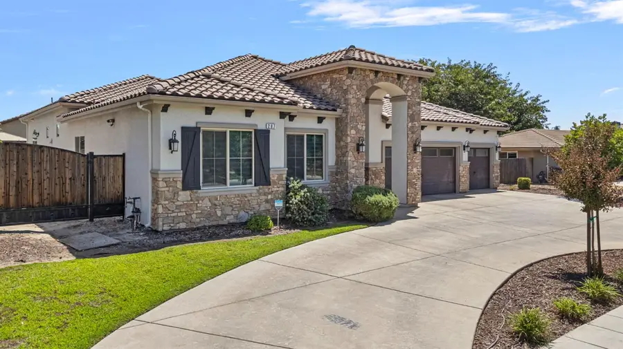 287 S Westberry Boulevard, Madera, CA 93637 - #3