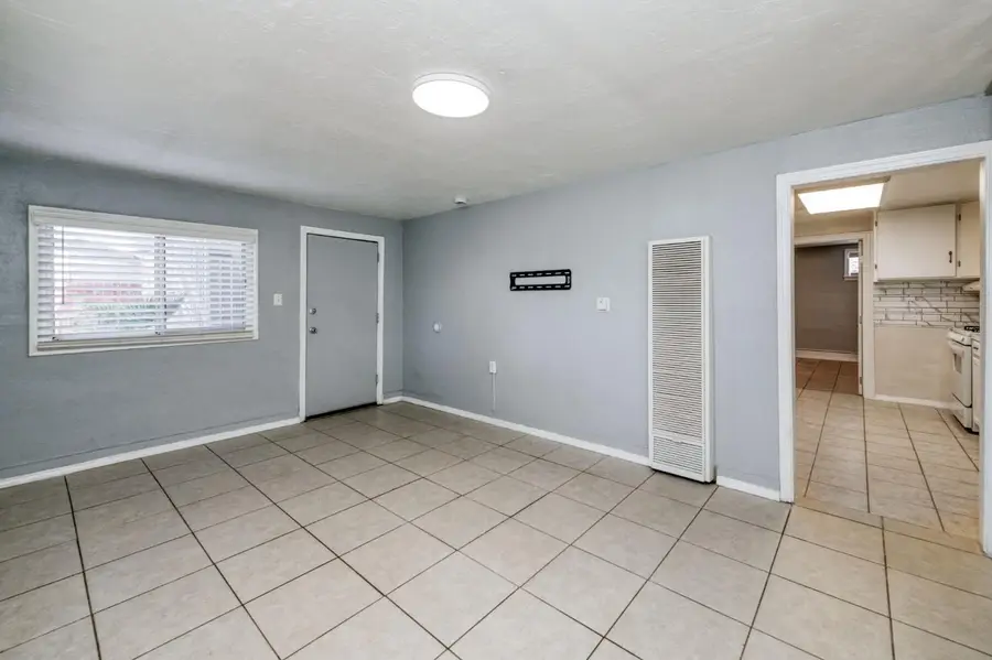 340 N K Street, Dinuba, CA 93618 - #2