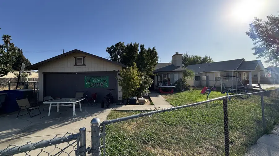3304 N Howard Avenue, Fresno, CA 93726 - #3
