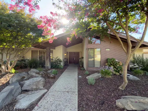 8917 N 6th Street, Fresno, CA 93720