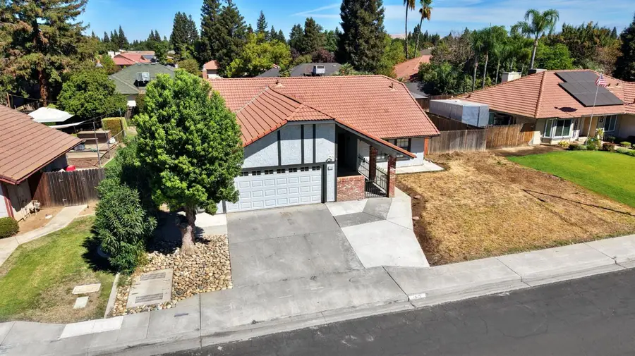 2325 Lincoln Avenue, Clovis, CA 93611 - #3