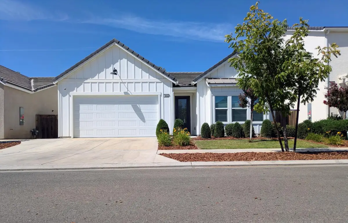 2042 N Hughes Avenue, Clovis, CA 93619 - #1