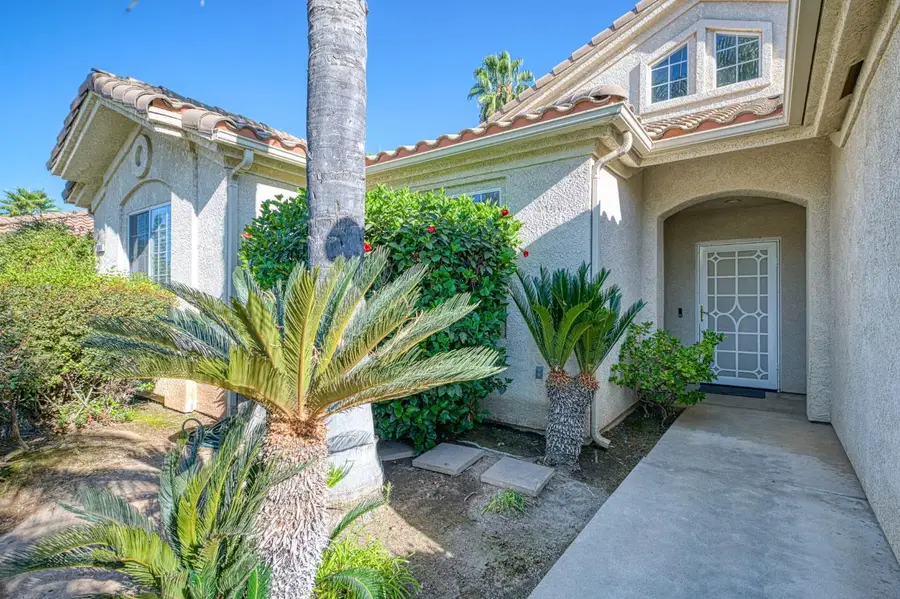 5744 W Cromwell Avenue, Fresno, CA 93722 - #3