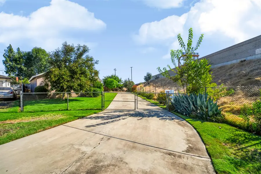 4683 E Norwich Avenue, Fresno, CA 93726 - #3