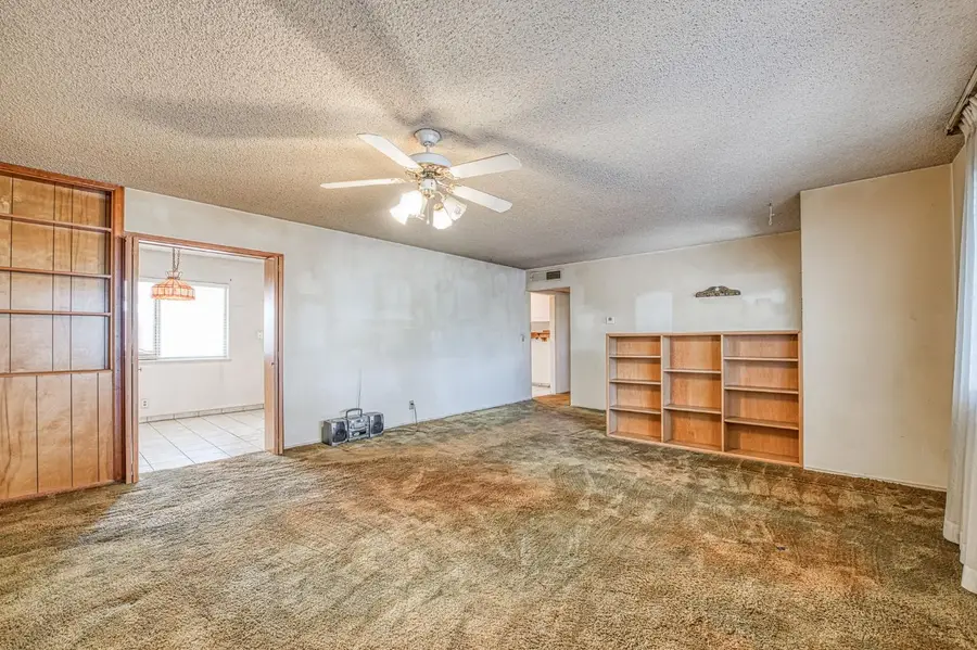 818 S Del Norte Avenue, Kerman, CA 93630 - #3