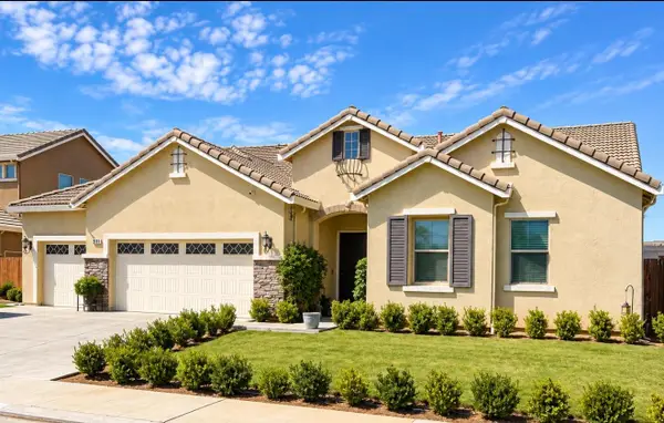 2988 Graybark Avenue, Clovis, CA 93619