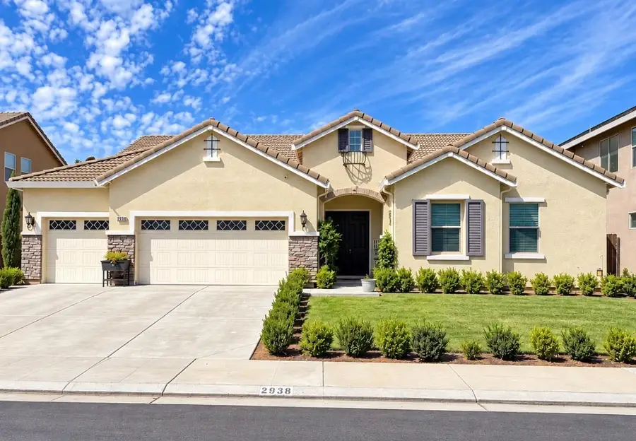 2988 Graybark Avenue, Clovis, CA 93619 - #2