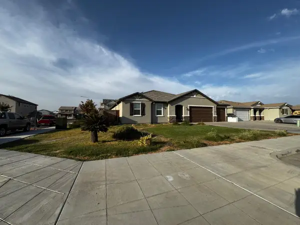 806 E Curtis Avenue, Fowler, CA 93625
